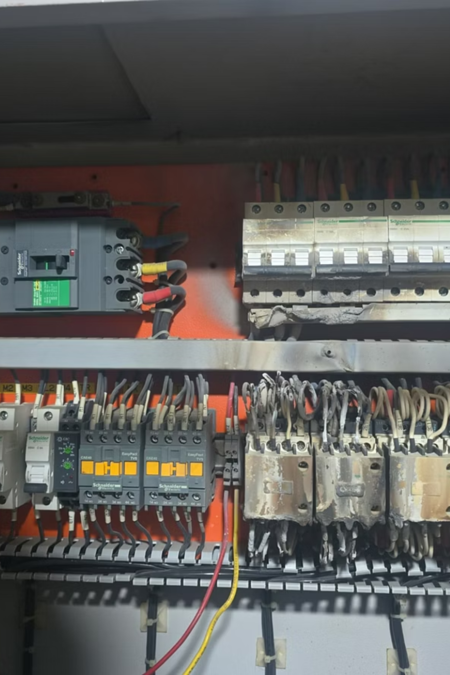 Capacitor panel internals diagnosed via abnormal power-factor readings
